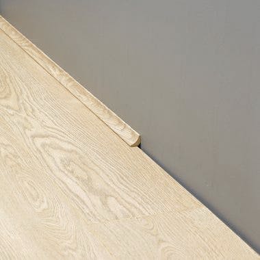 Laminate scotia